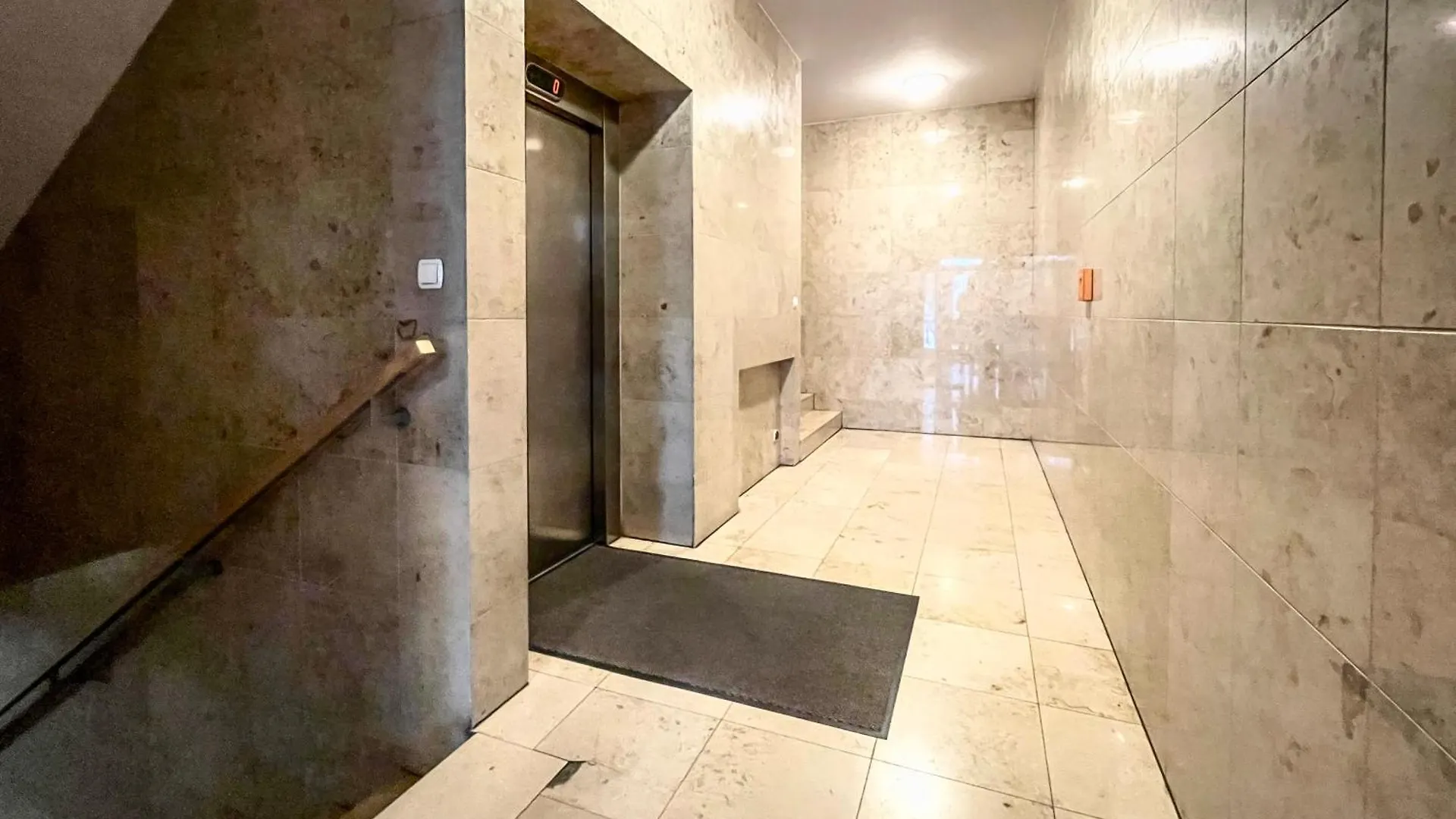 Top 1 Krakow Center Near Riverside With Parking Apartment